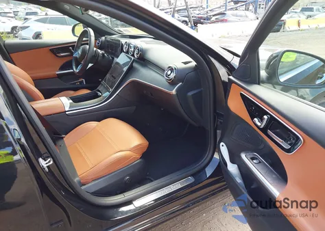 2023 Mercedes-Benz C 300 4Matic z USA, uszkodzony, nr VIN W1KAF4HB2PR070269